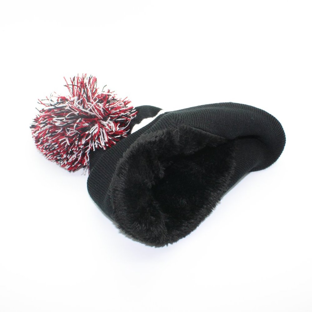 TRUE NORTH CANADA Maple Leaf Pompom Cuffed Black Winter Hat - NWOT - Picture 3 of 3